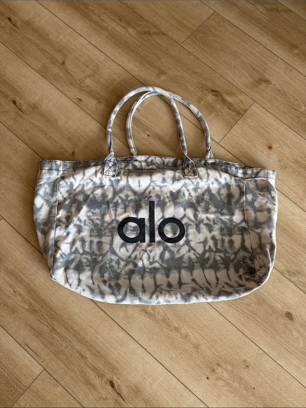 ALO Yoga Tie-Dye Canvas Tote in Gray and White